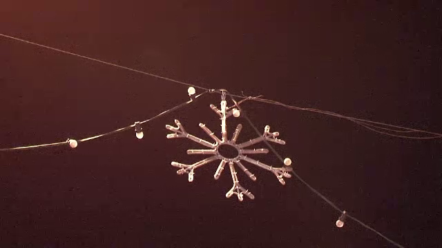 Trei milioane de beculete vor fi aprinse, vineri, in Bucuresti, de Sfantul Nicolae