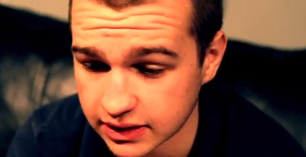 Angus T. Jones: "Nu va mai uitati la Two and a Half Men, va umple capul cu mizerii"