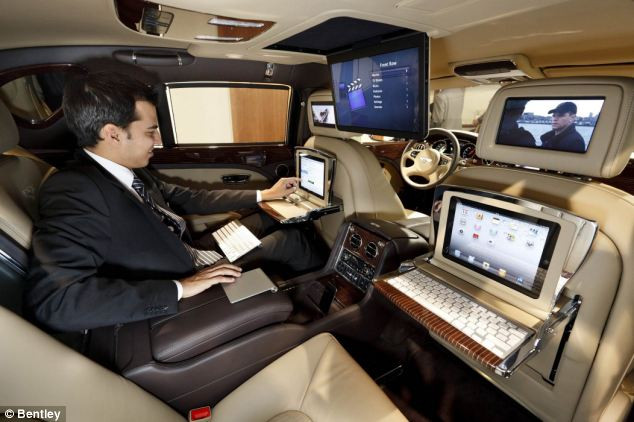 NAVA SPATIALA: Bentley Mulsanne Executive cu birou mobil: are 6 ecrane! FOTO