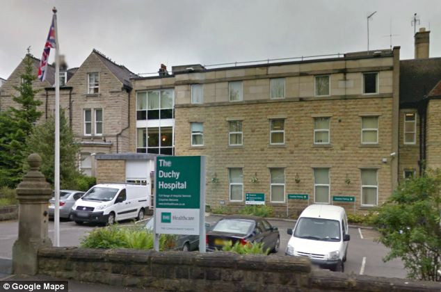 Un pacient care isi revenea dupa operatie a fost ingrozit sa vada ce facea asistenta langa el