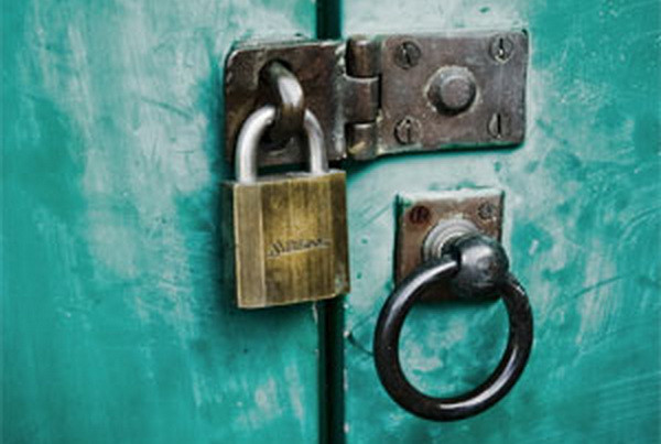 Se clatina un gigant de electronice si IT.Pune lacatul pe doua dintre cele 3 fabrici din strainatate