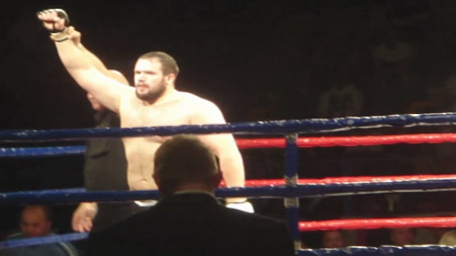 "Ursul carpatin", campion la arte martiale, acuzat ca face parte dintr-o retea de fraude informatice