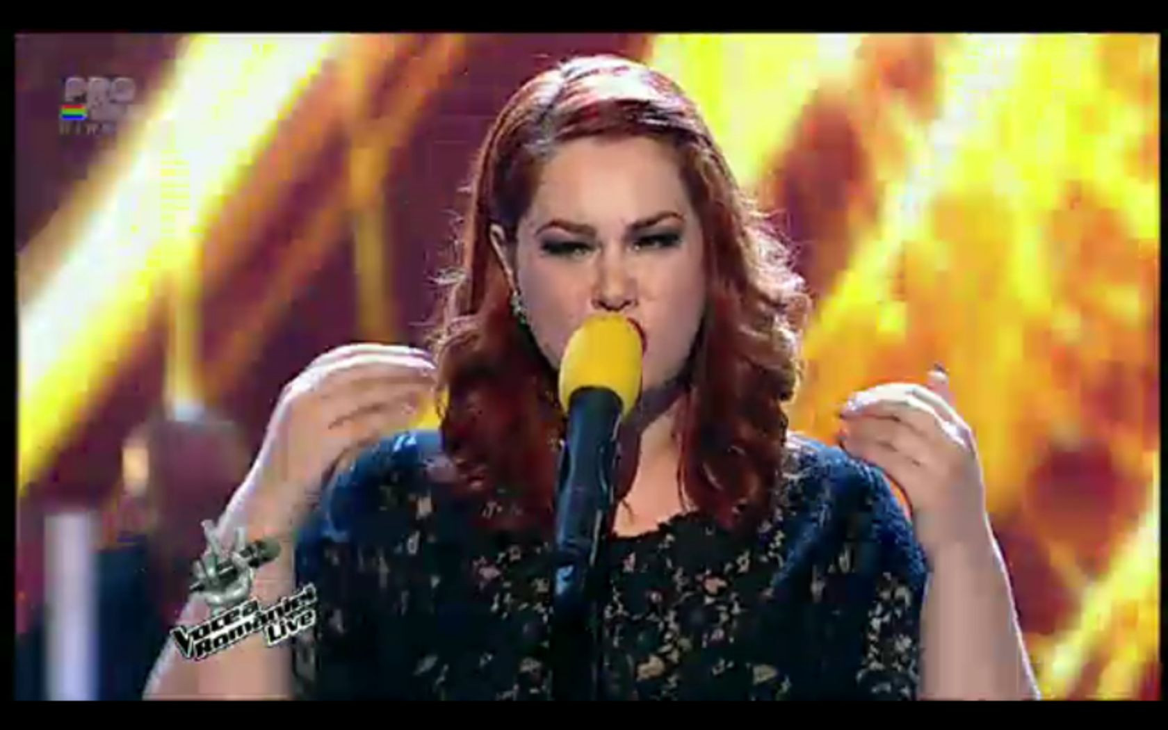 Spectacol pe scena de la Vocea Romaniei cu timisoreanca Fely Donose. A cantat "Set fire to the rain"