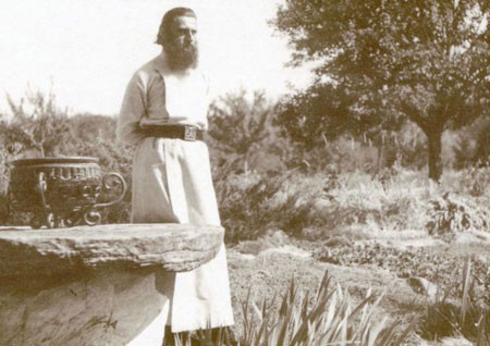 Zece profetii ale parintelui Arsenie Boca: Moartea Ceausestilor, tinerii jertfiti la Revolutie si sfarsitul lumii