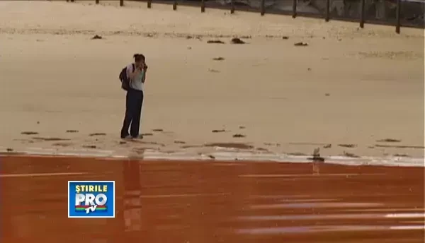 Fenomen biologic neobisnuit in Australia: marea colorata in rosu. VIDEO