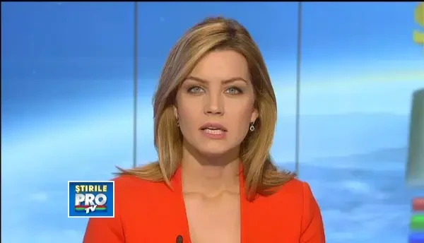 Imagini socante. Inchisa in casa de propriul fiu, o batrana a ajuns sa cantareasca 30 de kilograme