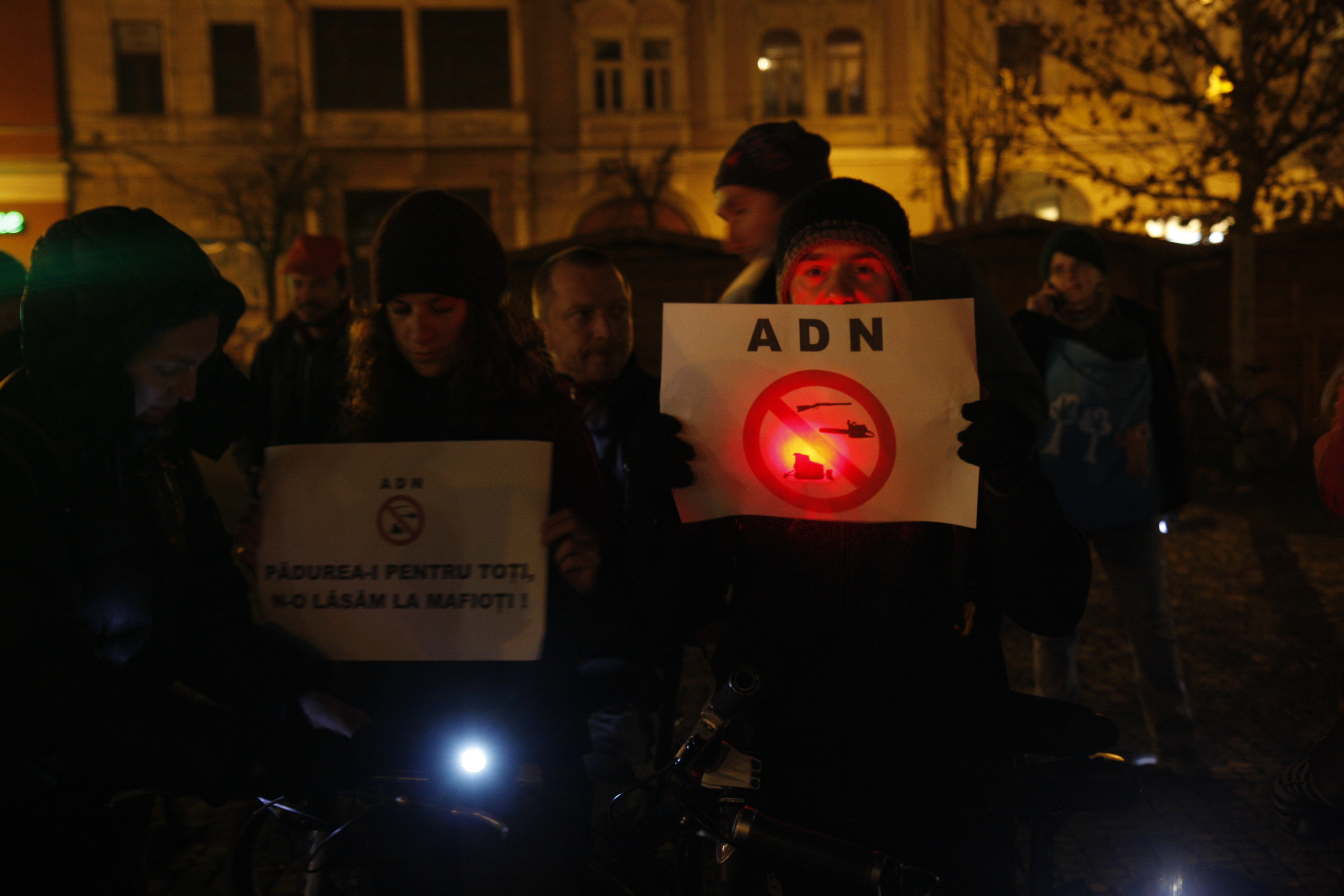 FOTO 200 de tineri au cerut la Cluj ca natura sa nu mai fie distrusa