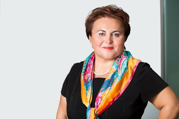 Ce a ajuns astazi femeia care pe vremea lui Ceausescu facea programare cu cartele perforate