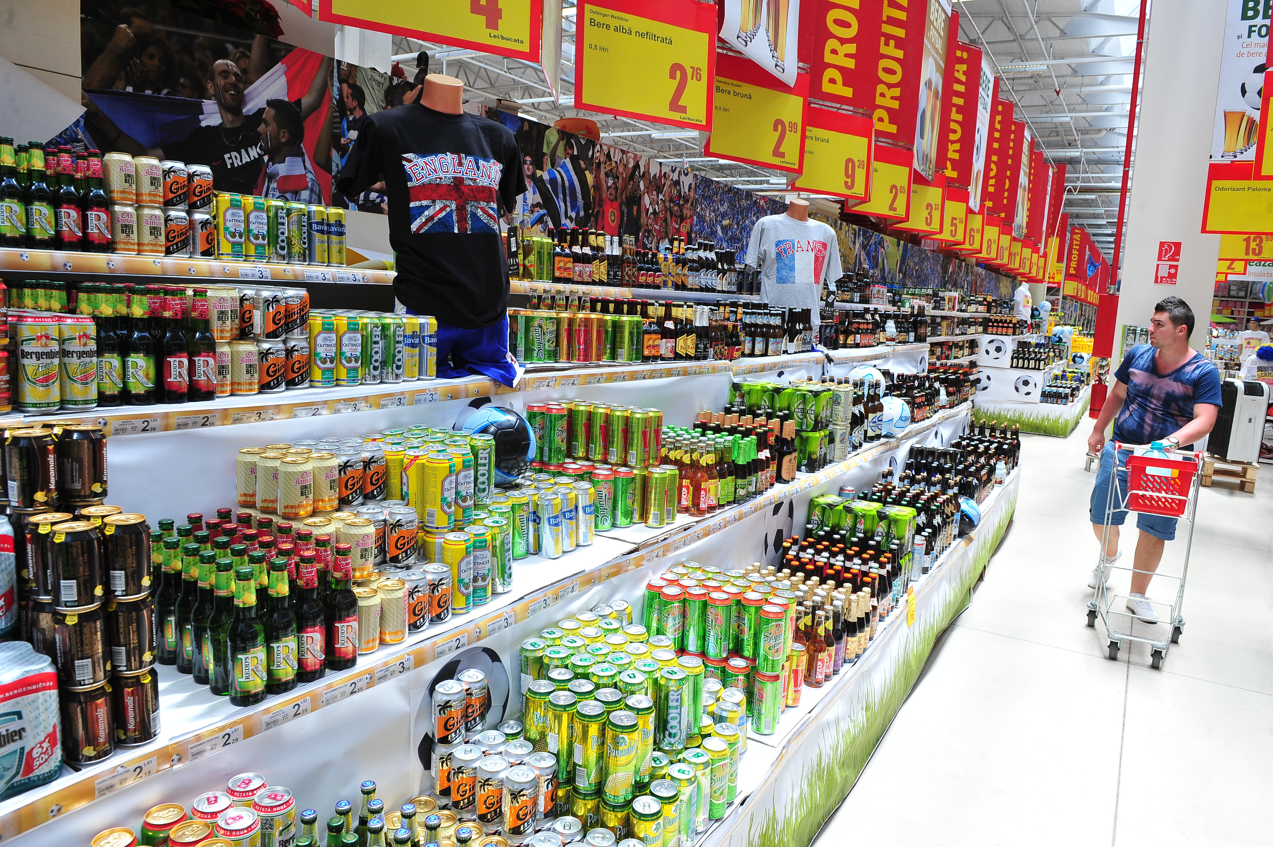 Cat castiga lunar o casiera de la Auchan