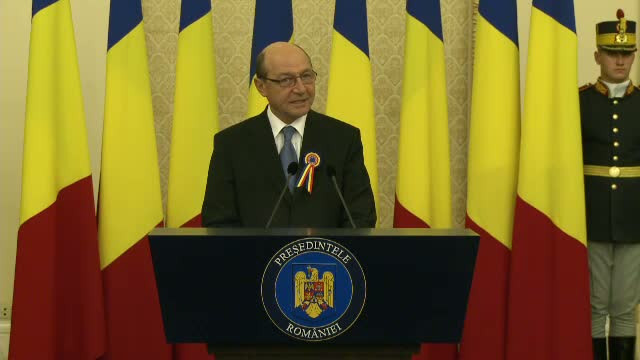 "Societatea romaneasca nu trebuie sa fie dezbinata!" Discursul lui Traian Basescu, de 1 Decembrie