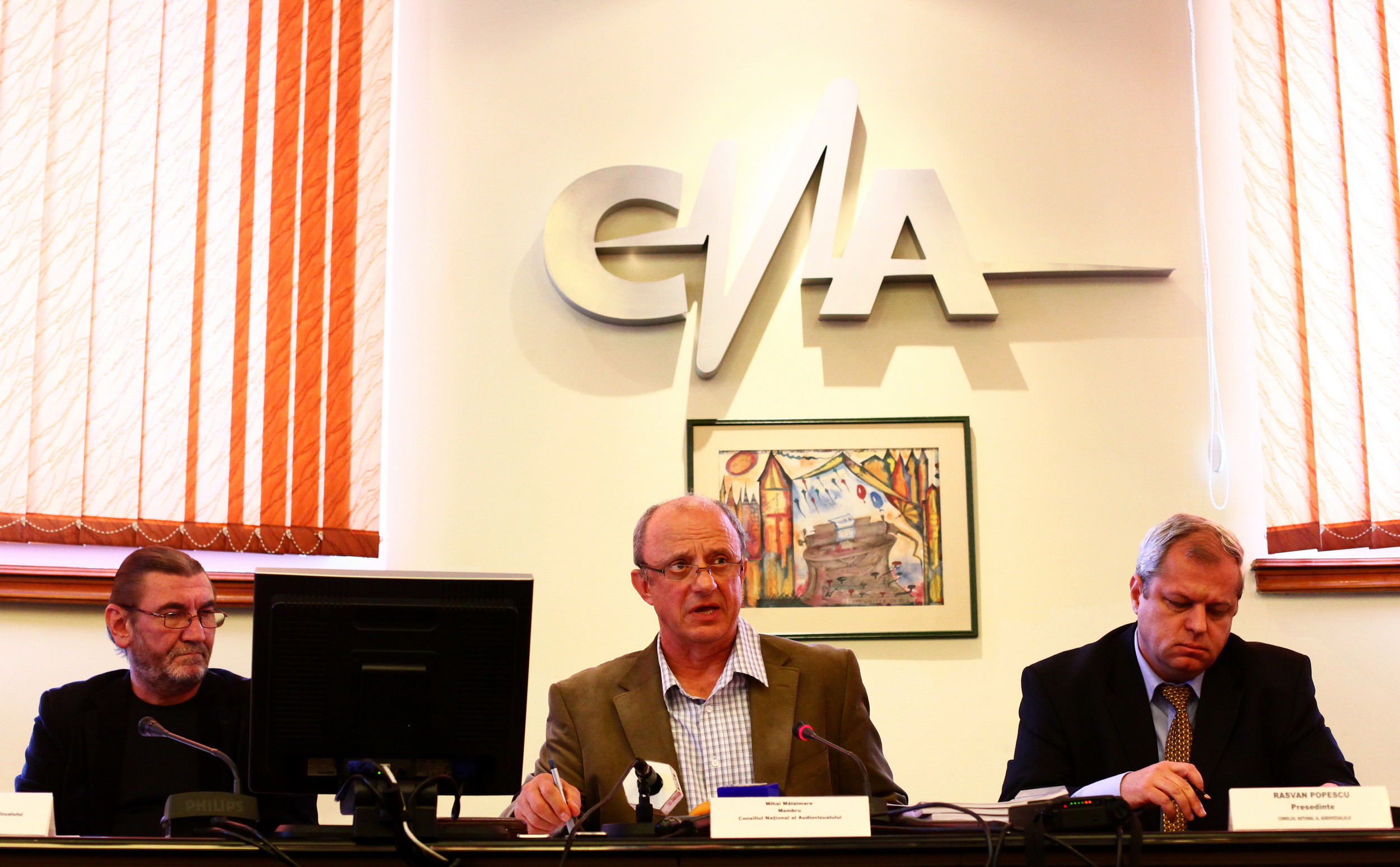 CNA a interzis difuzarea unor clipuri de manele inainte de ora 23. "Pot afecta mental sau moral minorii"