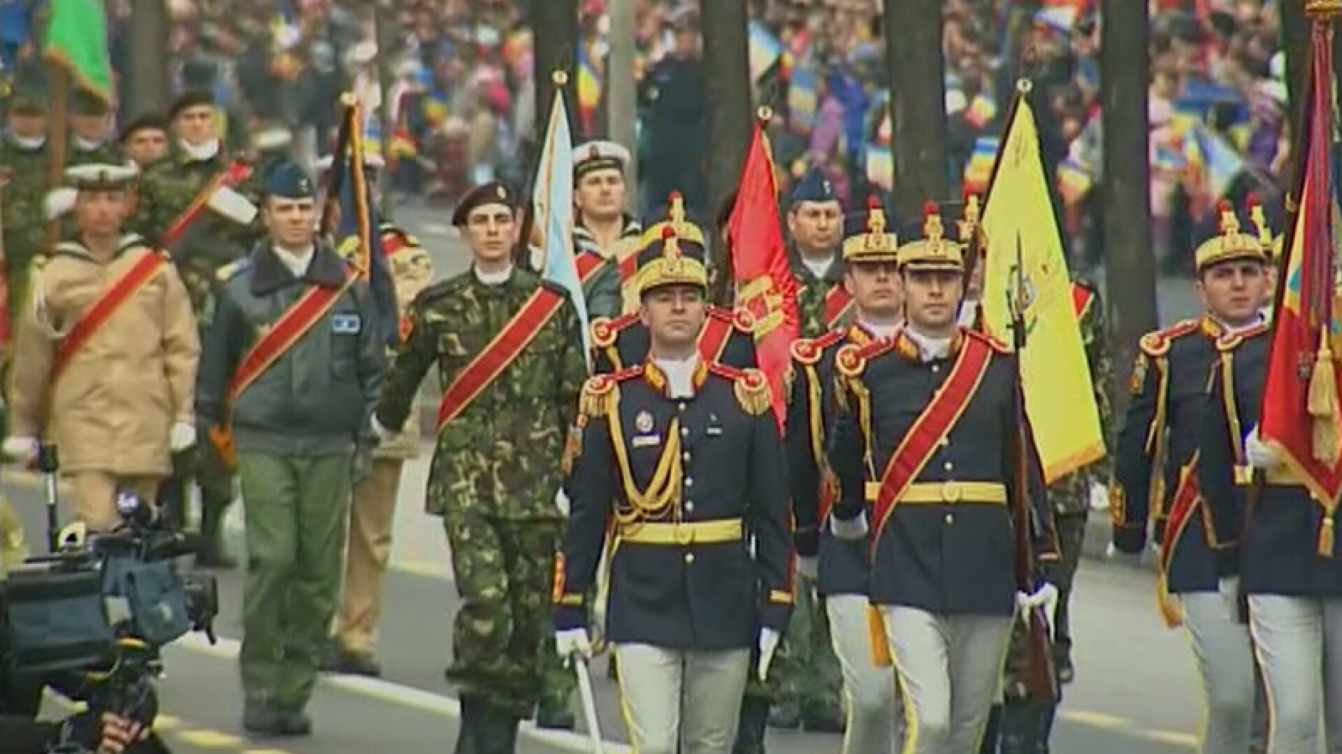 20.000 de romani au venit sa vada parada de 1 decembrie. Principala atractie, aparatele de zbor