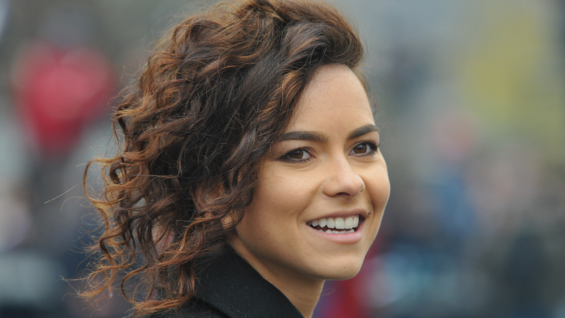 De 1 Decembrie, Inna a sarbatorit romaneste. Artista a participat la parada de la Arcul de Triumf