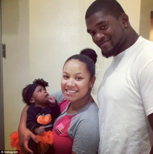 Un jucator din NFL si-a ucis iubita si s-a impuscat in fata antrenorului. Totul pentru un concert