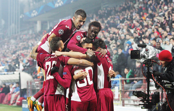 CFR CLUJ mizeaza pe contre in meciul de pe Old Trafford