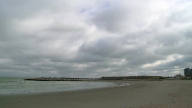 Fenomen rar produs pe litoral, dupa furtuna de duminica noapte. Cum arata acum Marea Neagra. VIDEO