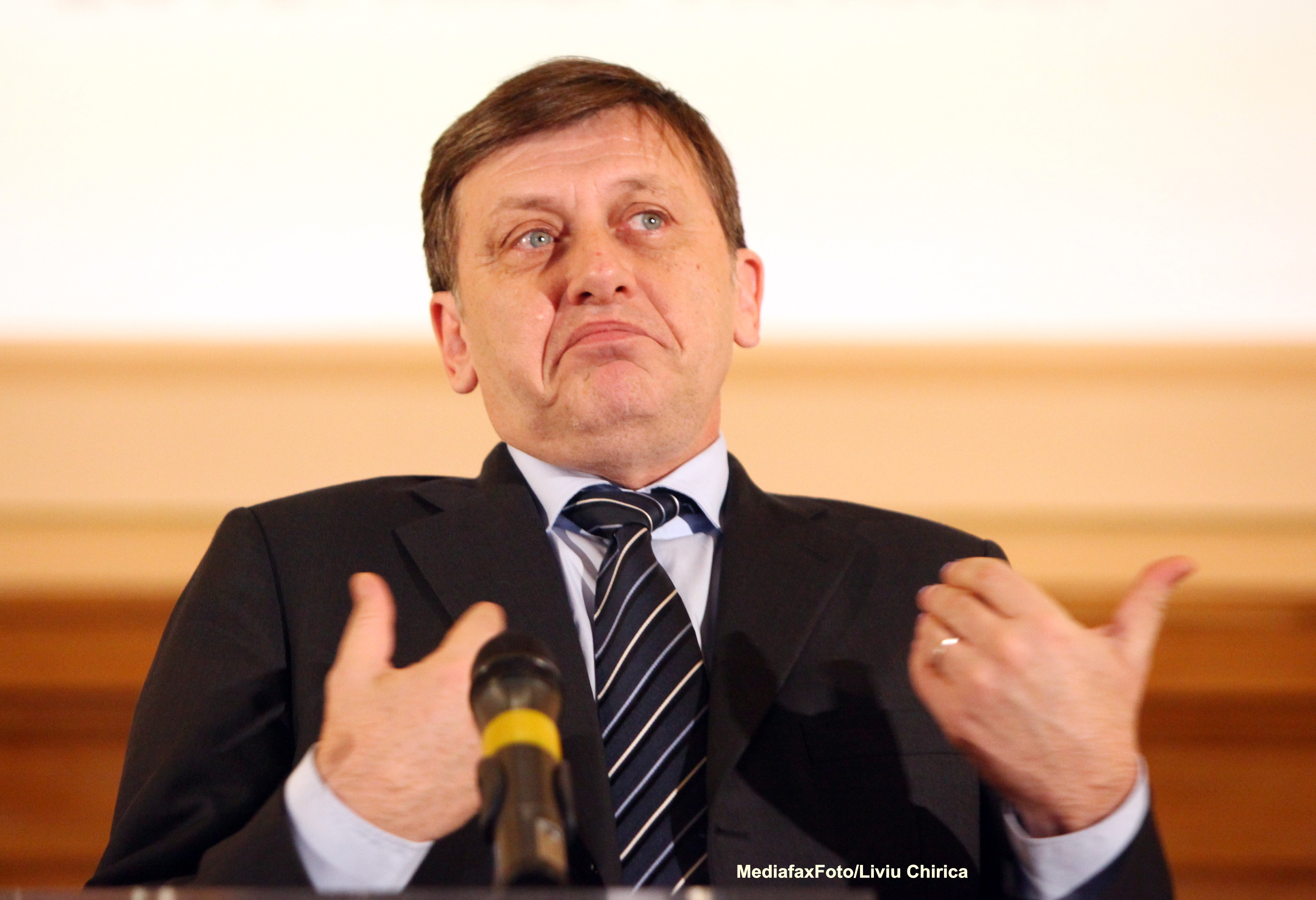 Antonescu: Matricea familiei este barbatul si femeia; Pot fi de acord insa cu parteneriatele civile