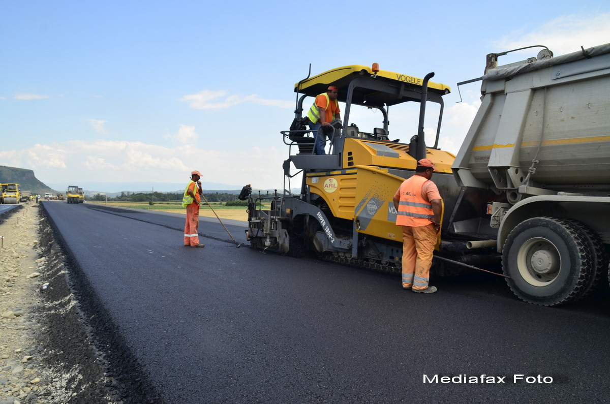 Ziarul Financiar: Castigatorii unor licitatii de autostrazi de 900 mil. euro, tinuti la secret