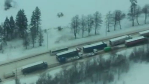 4.000 de masini cuprinse intr-un ambuteiaj, in Rusia. Sirul de masini se intinde pe 190 de kilometri