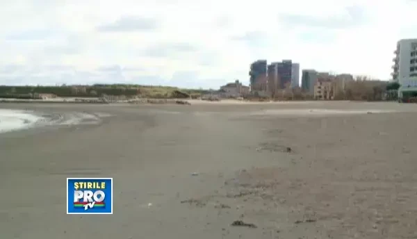 Fenomen rar pe litoral. Marea Neagra s-a mutat cu 50 de metri spre larg