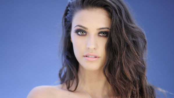 Imaginea care a strans 42.000 de LIKE-uri in 17 ore. Cum arata Antonia in copilarie