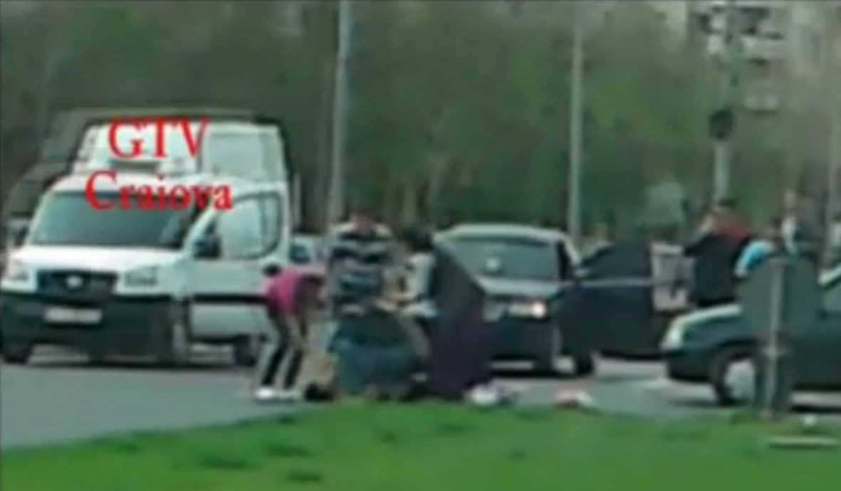 Tanarul din Craiova care a jefuit o femeie lovita de masina, condamnat la doi ani de inchisoare