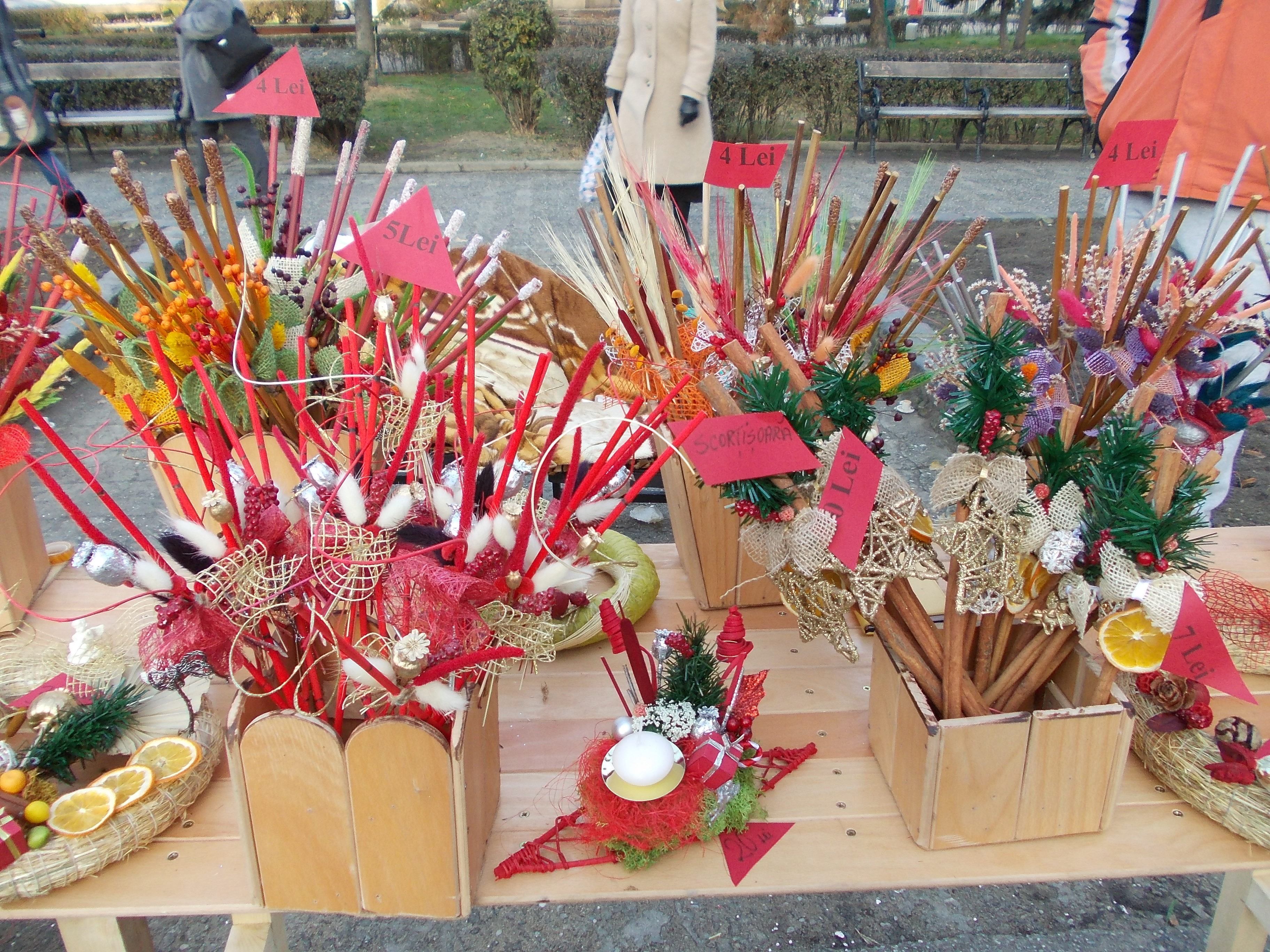 Nuielusele lui Mos Nicolae au impanzit orasul. Vezi in GALERIA FOTO cele mai frumoase creatii