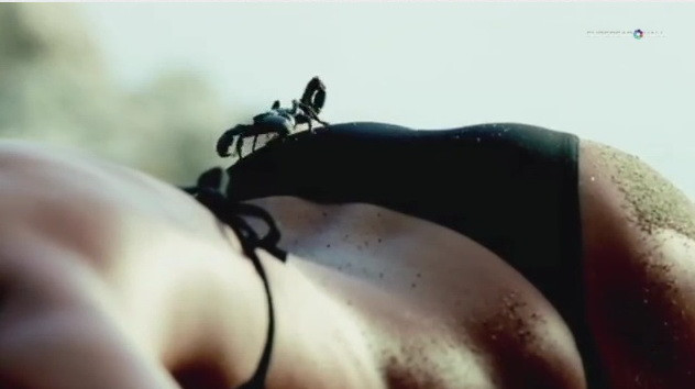 Catrinel Menghia, topless pe plaja intr-o reclama pentru masini! VIDEO