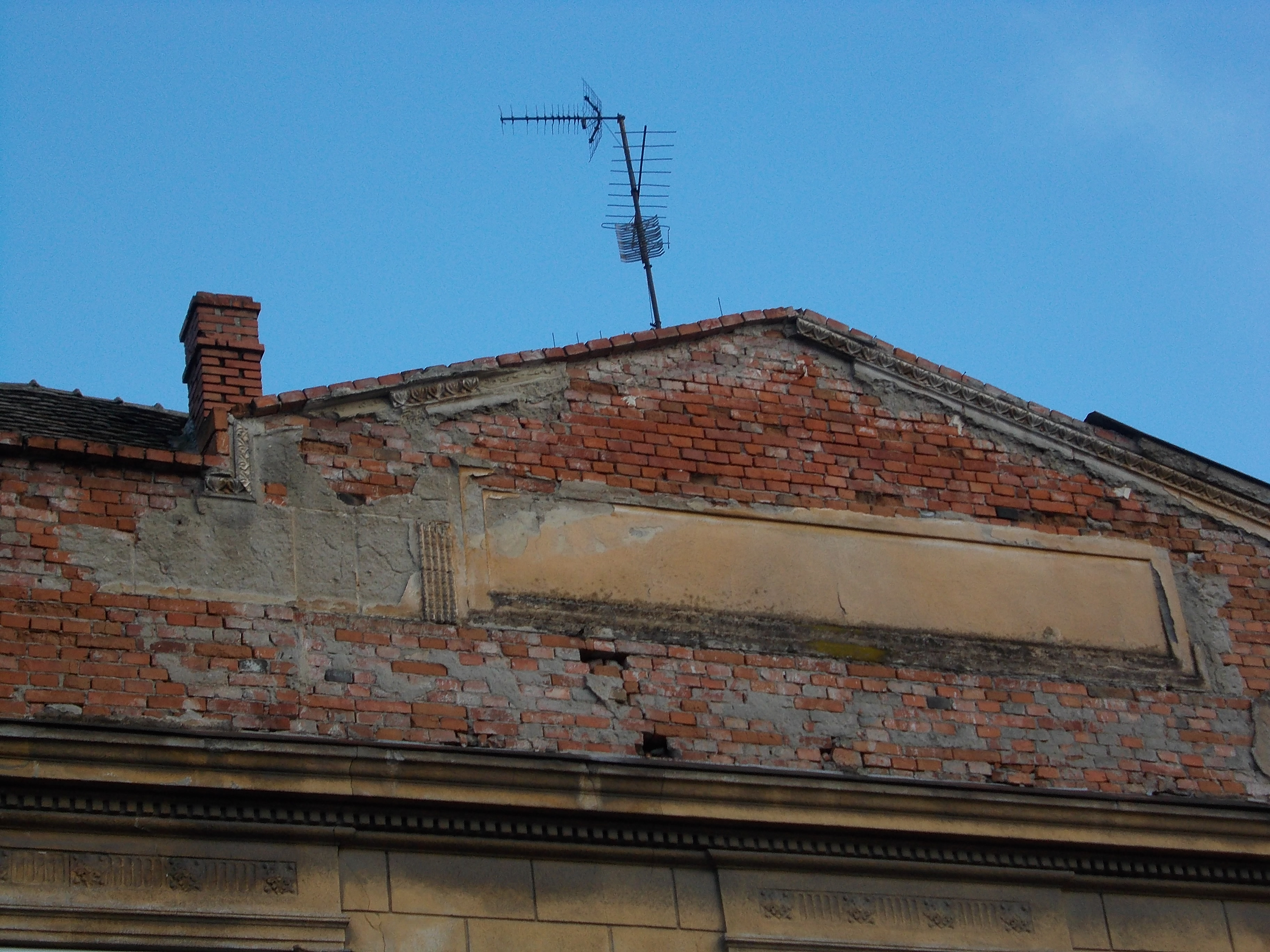 Vremea rea le mai da un ragaz timisorenilor pentru a-si indeparta antenele de pe cladiri