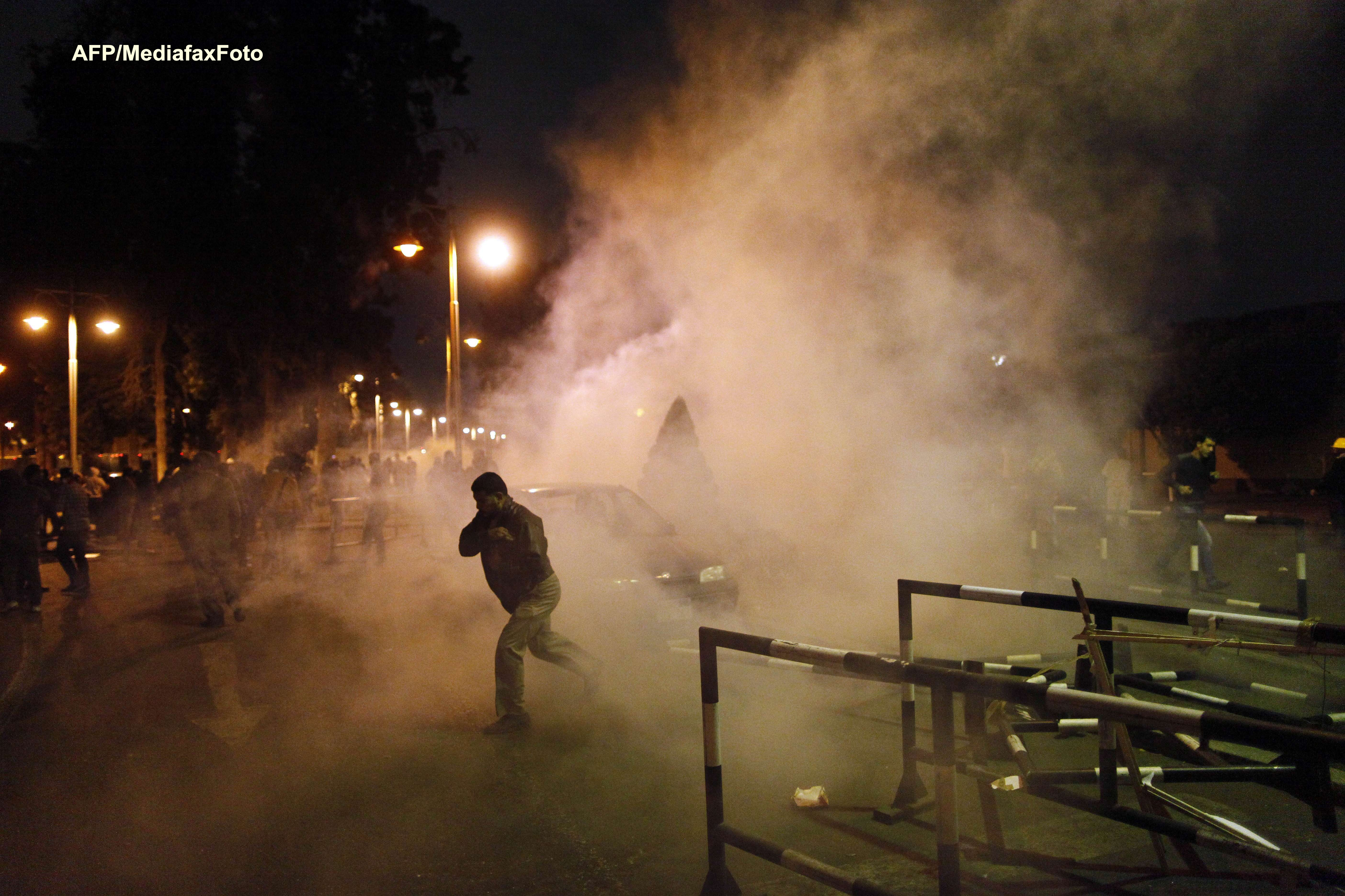 Demonstrantii din capitala Egiptului au fost atacati cu gaze lacrimogene de politie