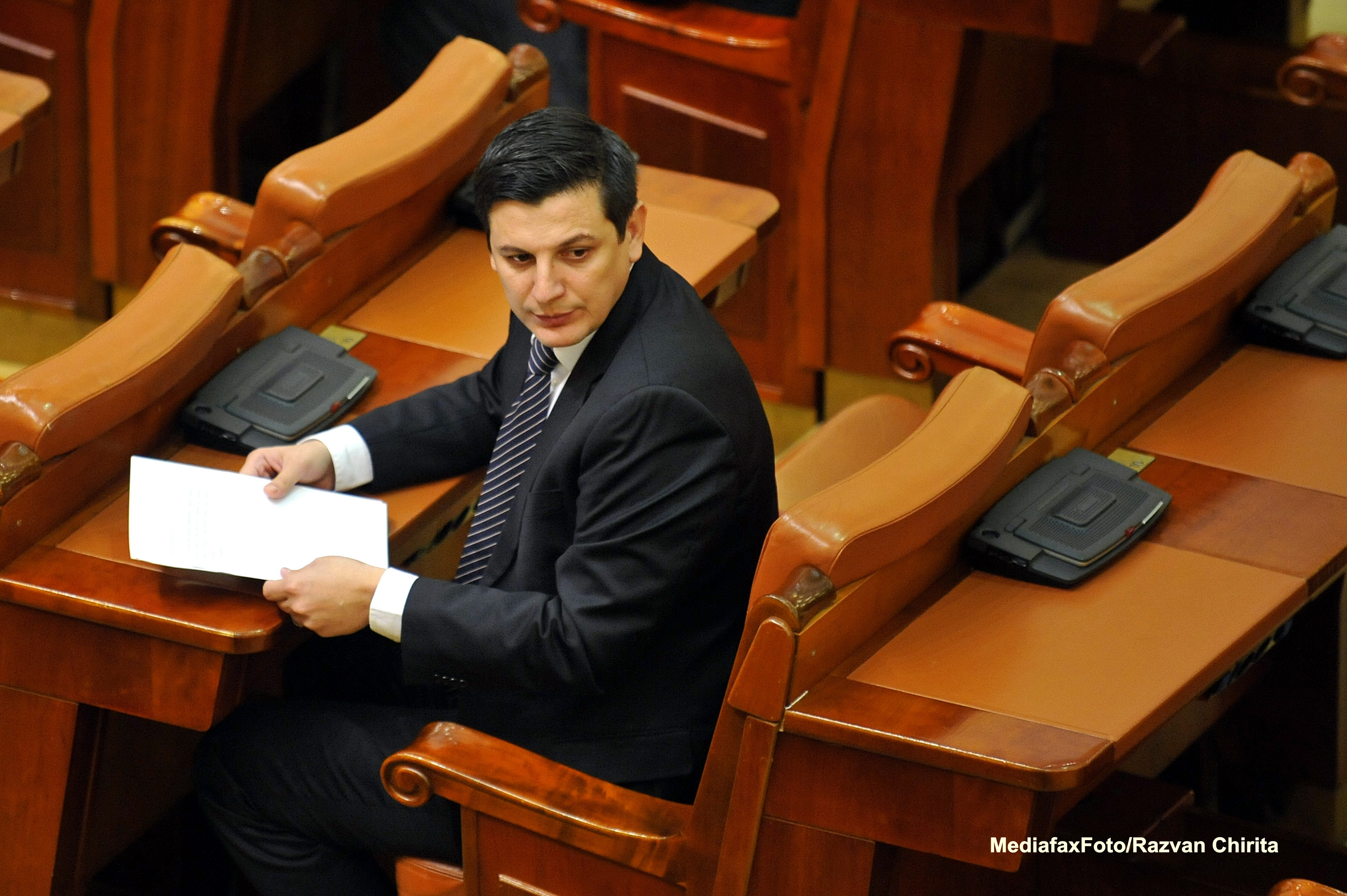 Scrisoarea lui Trasculescu din arest: "Sa merg mai departe cu politica sau sa ma retrag?"