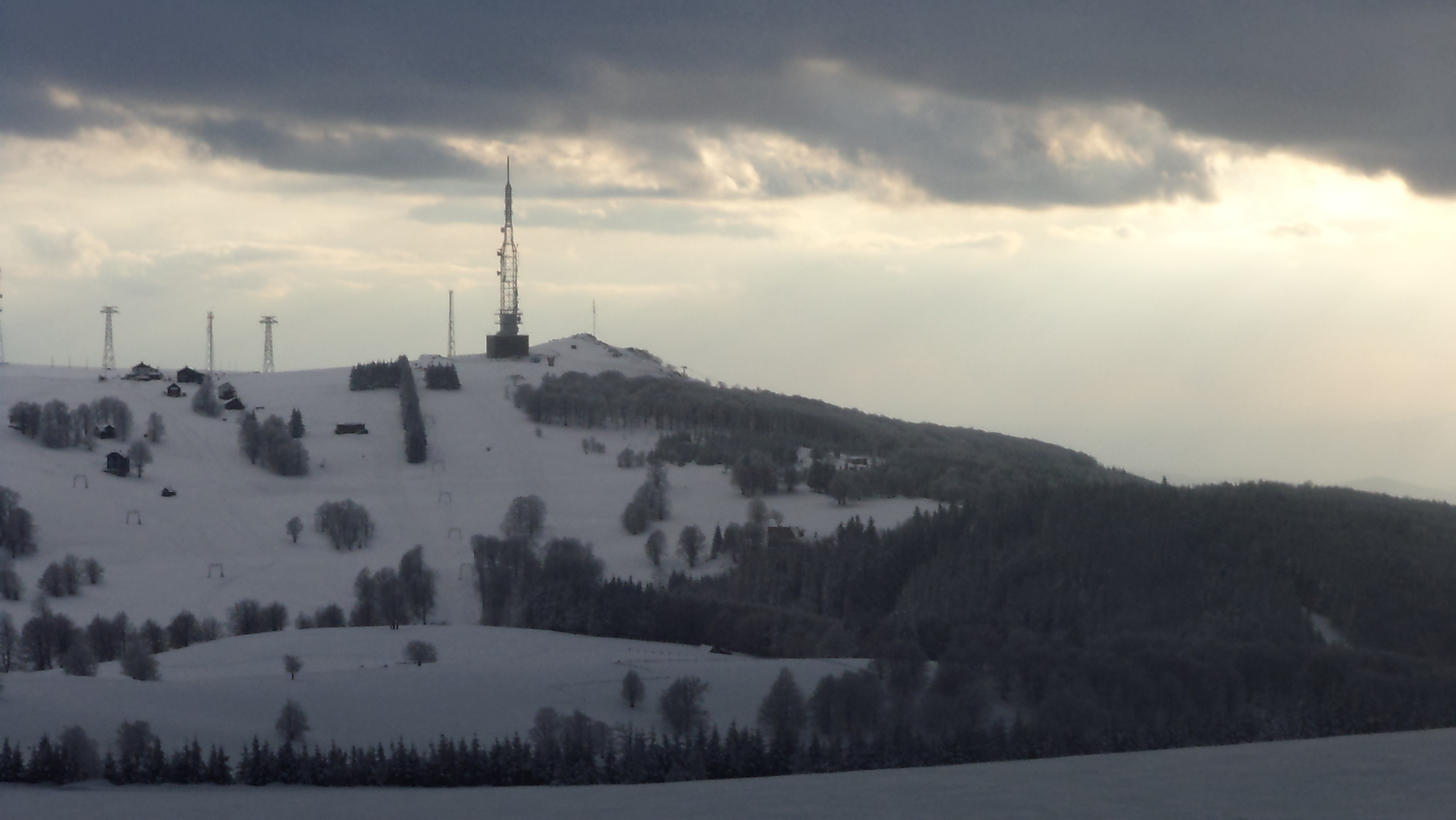 Situatie dezastruoasa in statiunile din vest. Partiile, impracticabile, iar turistii...“pasari rare”