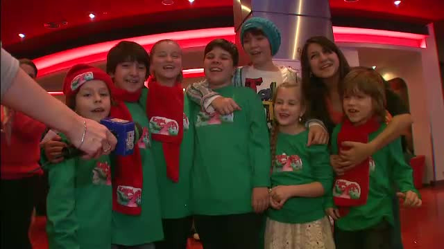 300 de copii de la orfelinatele din Bucuresti s-au bucurat de ''Hohoho 2 - O loterie de familie''