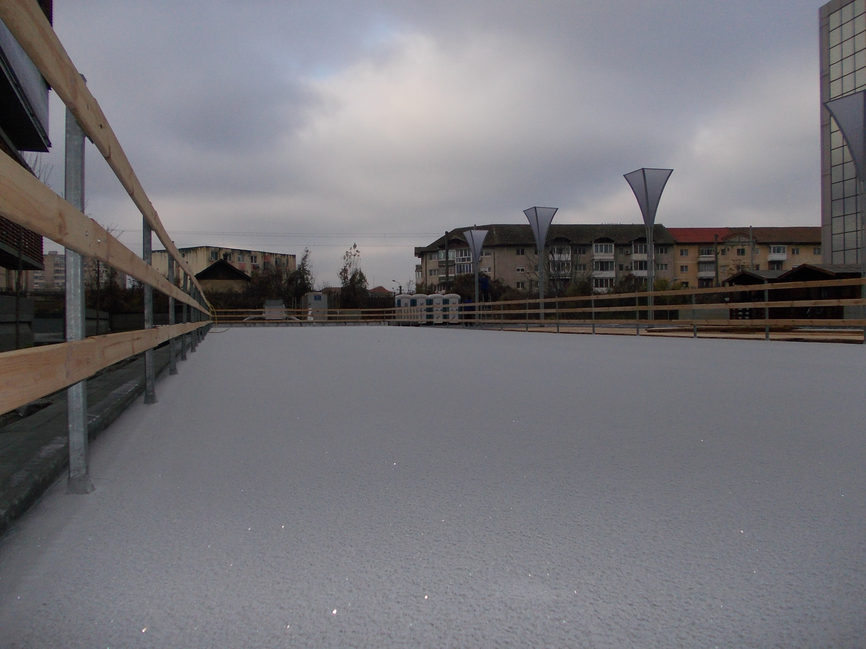 Vineri se deschide patinoarul din Piata 700. Vezi care sunt preturile si GALERIE FOTO