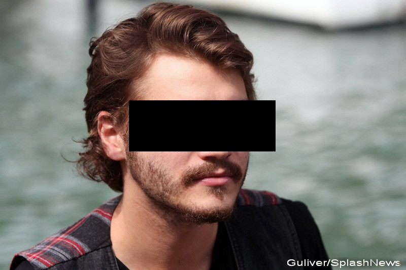 Un actor de la Hollywood a fost surprins urinand intr-un cactus, in fata unui club. FOTO