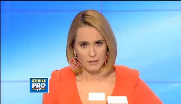 In 10 secunde a distrus opt masini parcate. Isprava unui tanar care s-a urcat la volan fara carnet