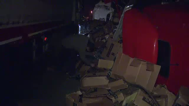 Soferul unui TIR plin cu blugi, mort intr-un accident. Martorii au vrut sa-si reinnoiasca garderoba