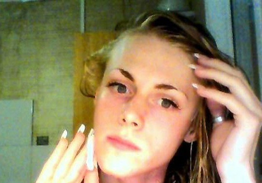 “Sunt o ciudatenie a naturii si profit de asta”. Ce este in neregula cu tanara superba din imagine