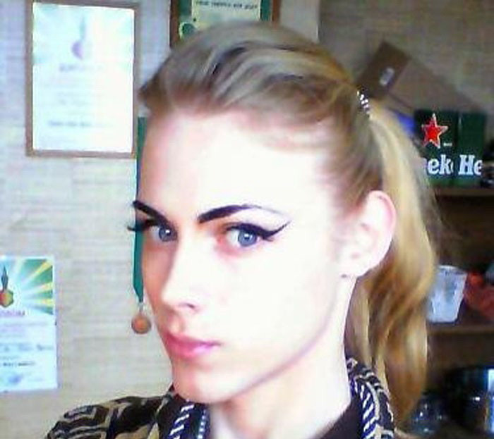 "Sunt o CIUDATENIE A NATURII si profit de asta". Ce este in neregula cu tanara superba din imagine