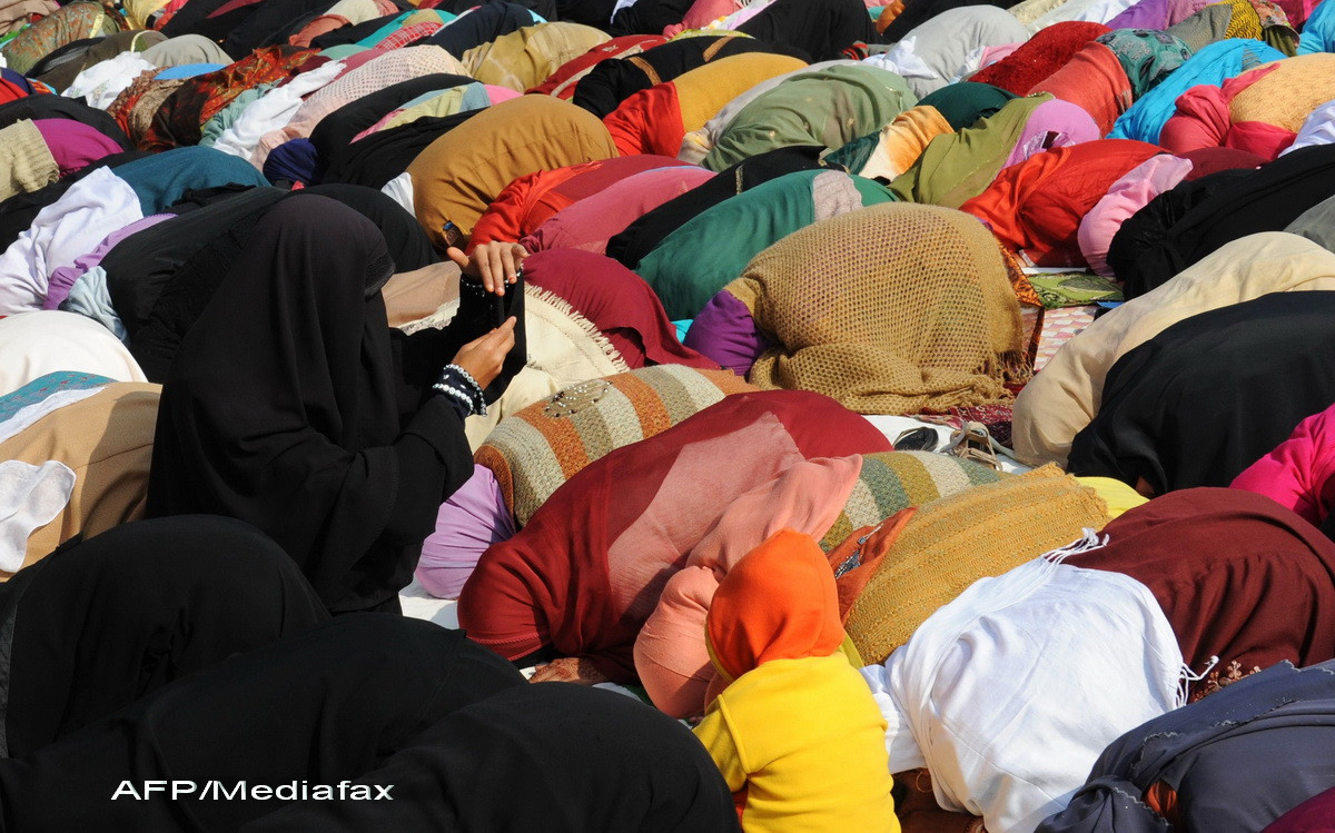 Statul unde femeile nu au voie sa foloseasca telefonul mobil. Explicatia incredibila a autoritatilor