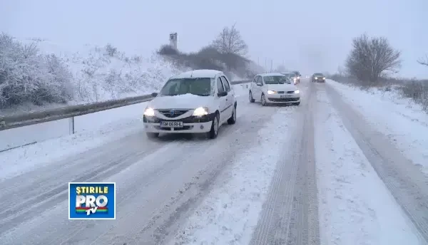 Blocaje in trafic, dupa prima ninsoare in Timisoara. Drumurile au fost acoperite de zapada. VIDEO