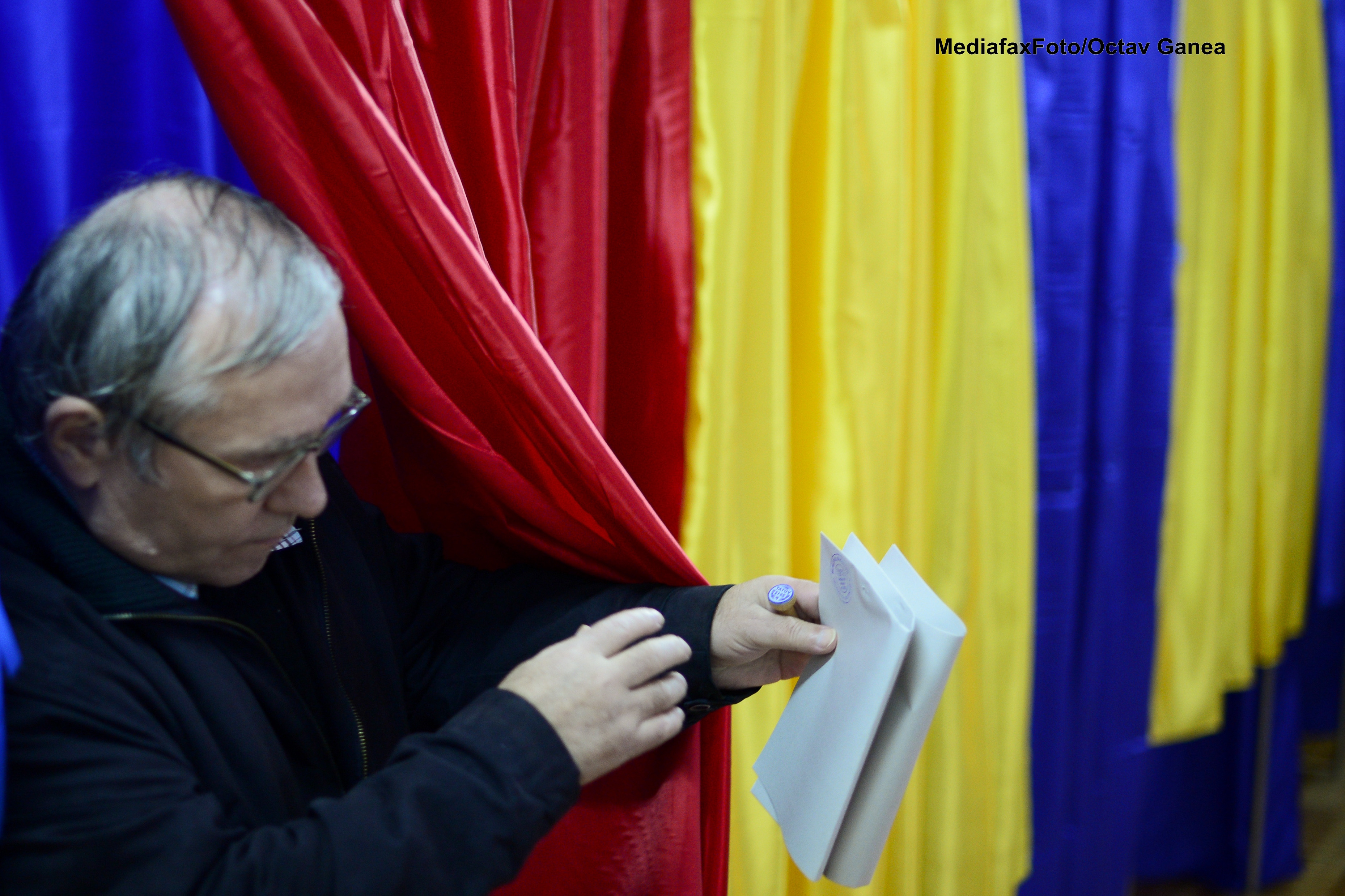 Presa straina, despre alegerile din Romania: "Vicleanului" Basescu ii raman putine carti de jucat