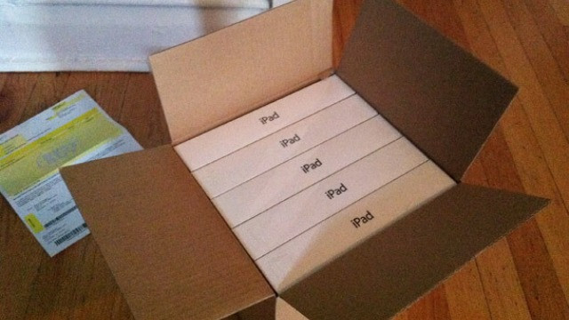 A comandat un iPad, dar s-a trezit cu o surpriza de 5 ori mai mare. Ce a primit o femeie in colet