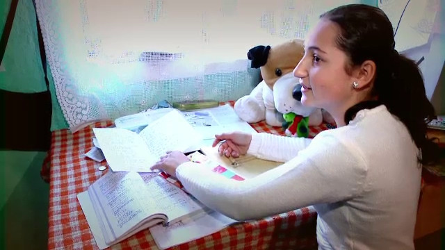 Invata sa fii mare. Povestea Loredanei, fata pentru care scoala este un vis pe care nu si-l permite