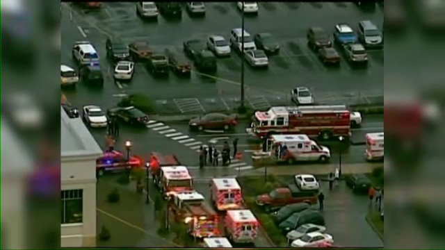 Atac sangeros intr-un mall din Statele Unite. Un barbat a impuscat doi oameni, apoi s-a sinucis