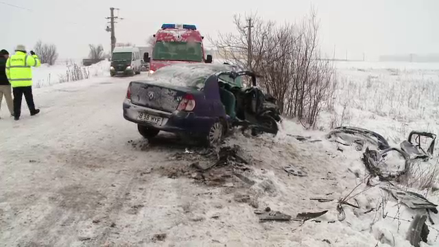 Un politist a murit si 7 persoane au fost ranite, dupa un accident produs din cauza zapezii