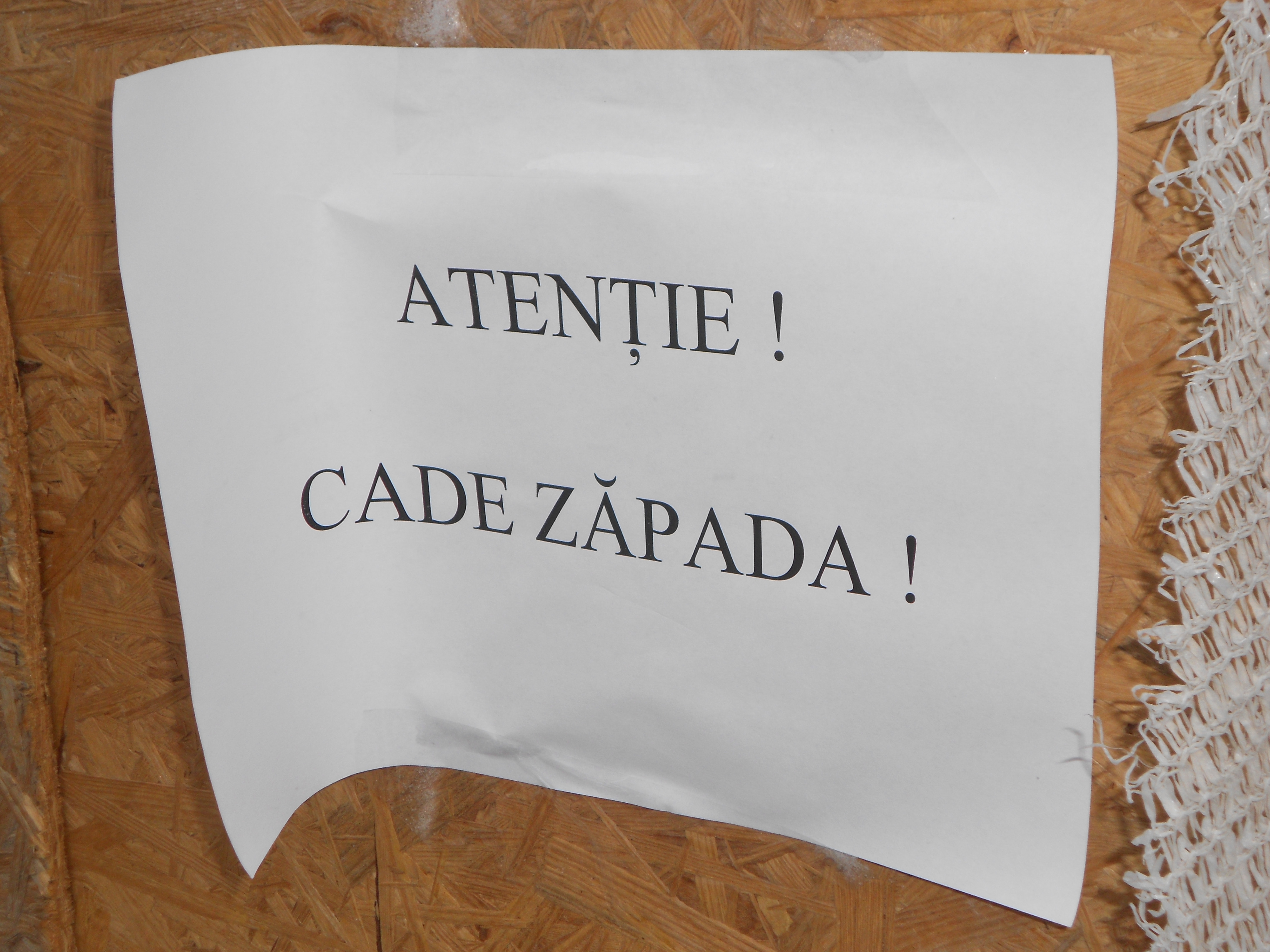 Zapada inghetata pune in pericol pietonii din Targu Mures