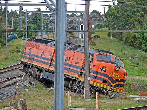 A scapat dintr-un tren deraiat, dintr-un avion fara usa, dintr-o masina incendiata si apoi a castigat 1 milion de dolari la loterie: El este cel mai norocos om din lume!