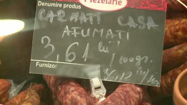 "Romania, te iubesc!" va invita in camara secreta a industriei alimentare. Cum se fabrica mezelurile