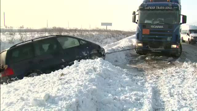 Circulatia pe autostrada Bucuresti-Constanta, ca pe un drum judetean care n-a fost deszapezit